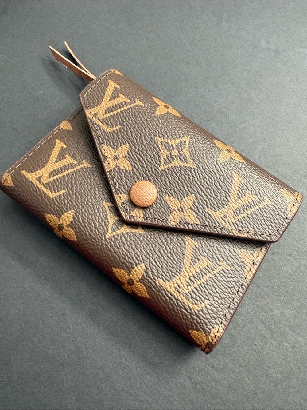 Fashion Brown Trifold Small Wallet Multiple Card Slot Snap Button Closure